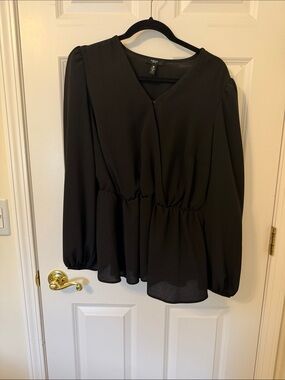 Aqua Curve Black V-Neck Peplum Long Sleeve Top 1X